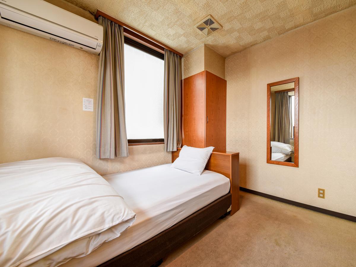 Green Business Hotel Фукуяма Экстерьер фото
