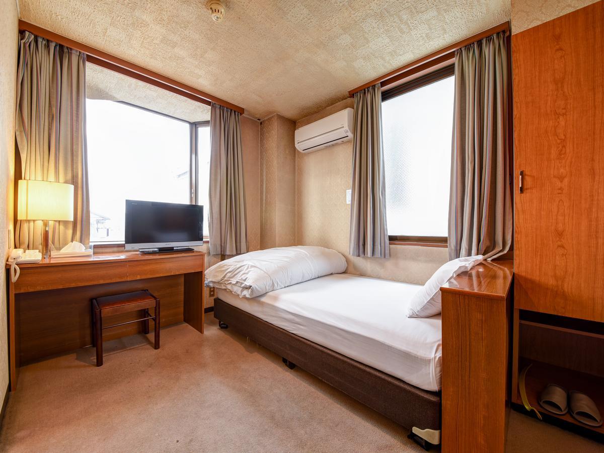 Green Business Hotel Фукуяма Экстерьер фото